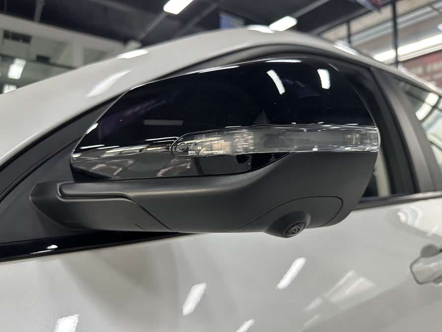 Chevrolet Equinox Plus 2025 car image #17