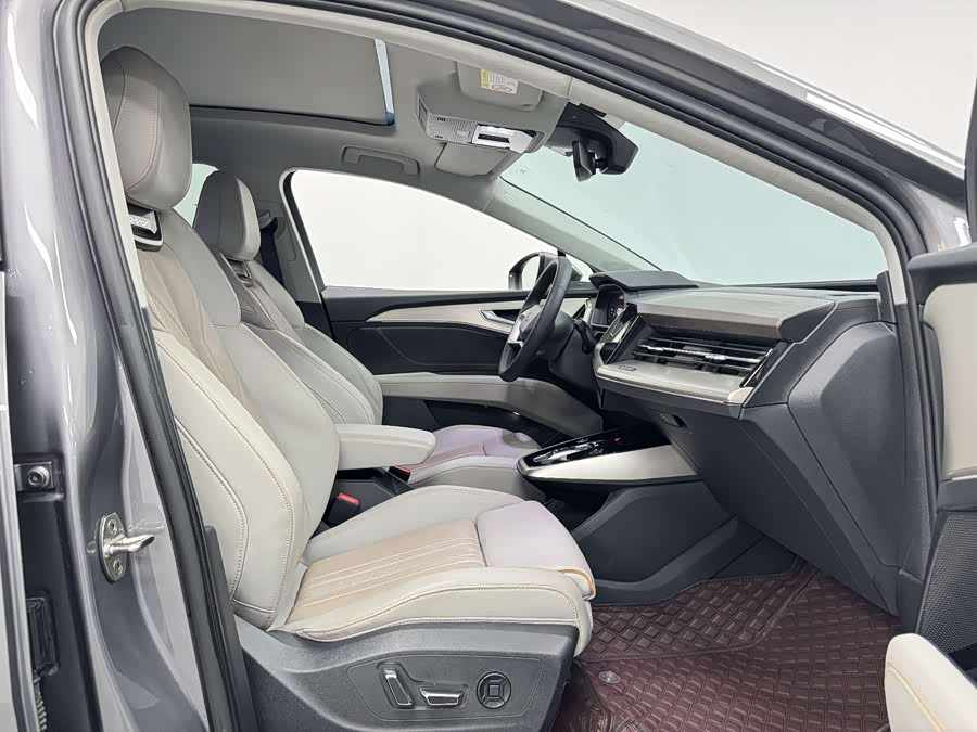 Audi Q5 e-tron 2023 immagine di auto #17