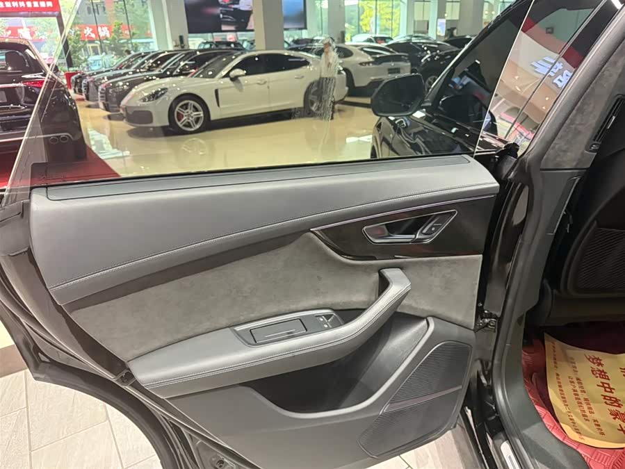 Audi Q8 2021 car image #17