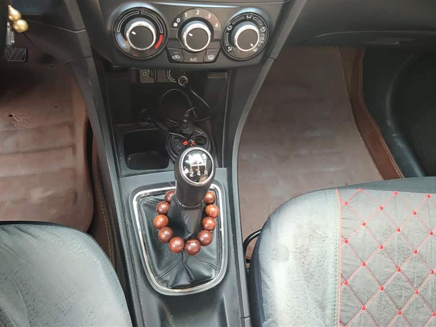 Suzuki Ciaz 2015 изображение автомобиля #17