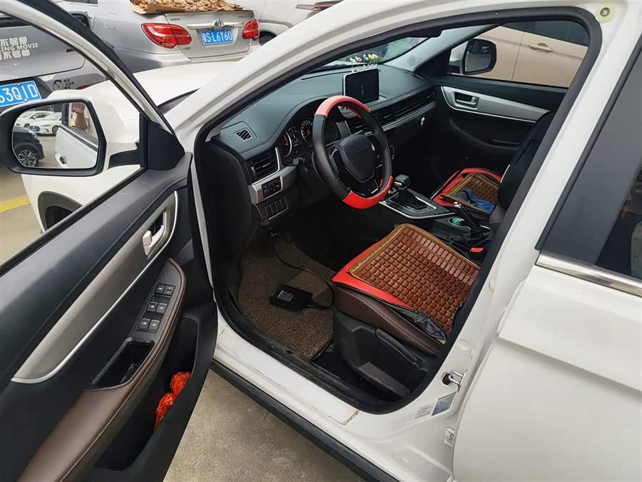 Forthing T5 2023 #17 Forthing T5 2023 صورة سيارة #17