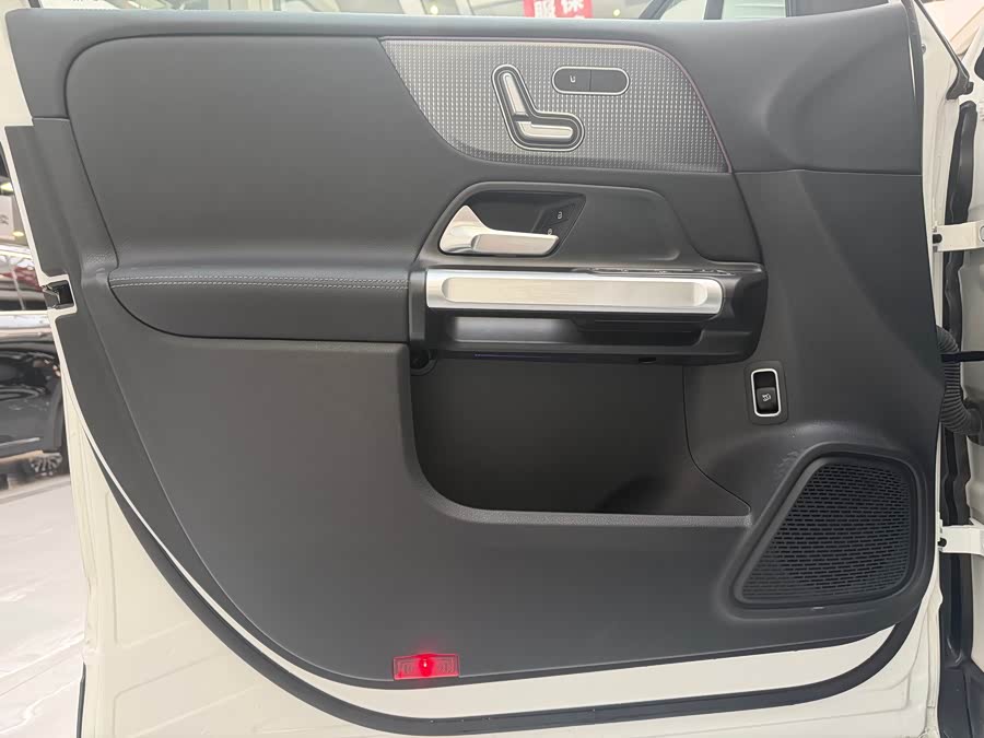 Mercedes-Benz EQB Class 2025 #17 Mercedes-Benz EQB Class 2025 car image #17