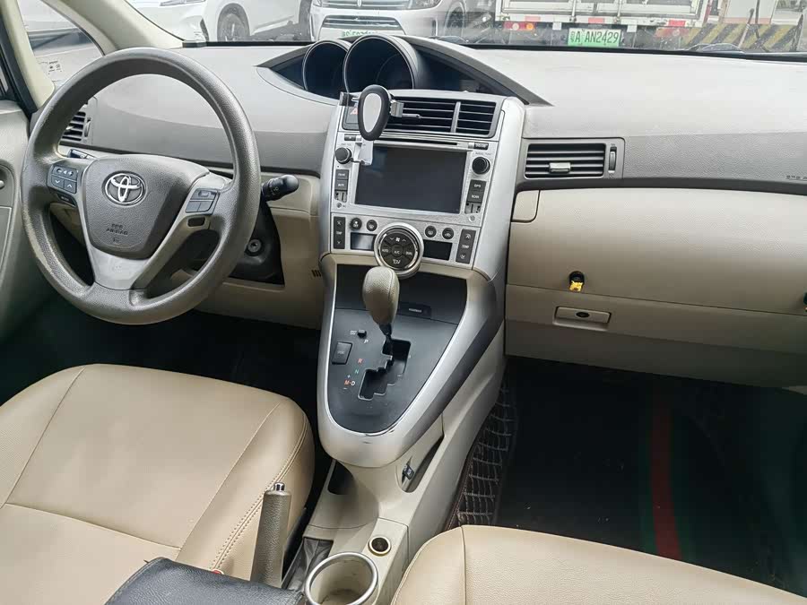 Toyota Reiz 2011 immagine di auto #17