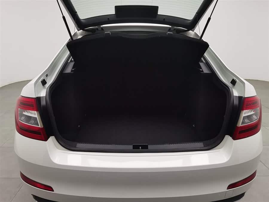Skoda Octavia 2016 car image #17