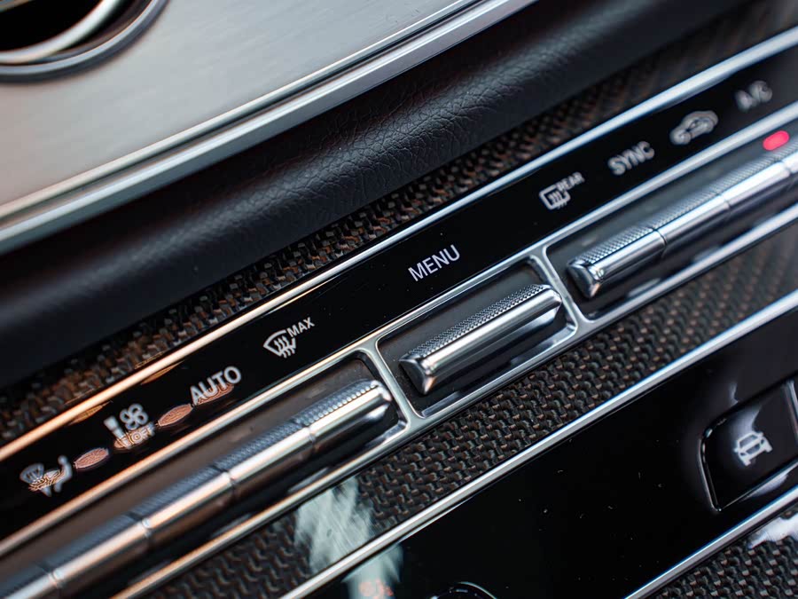 Mercedes-Benz E AMG 2022 صورة سيارة #17