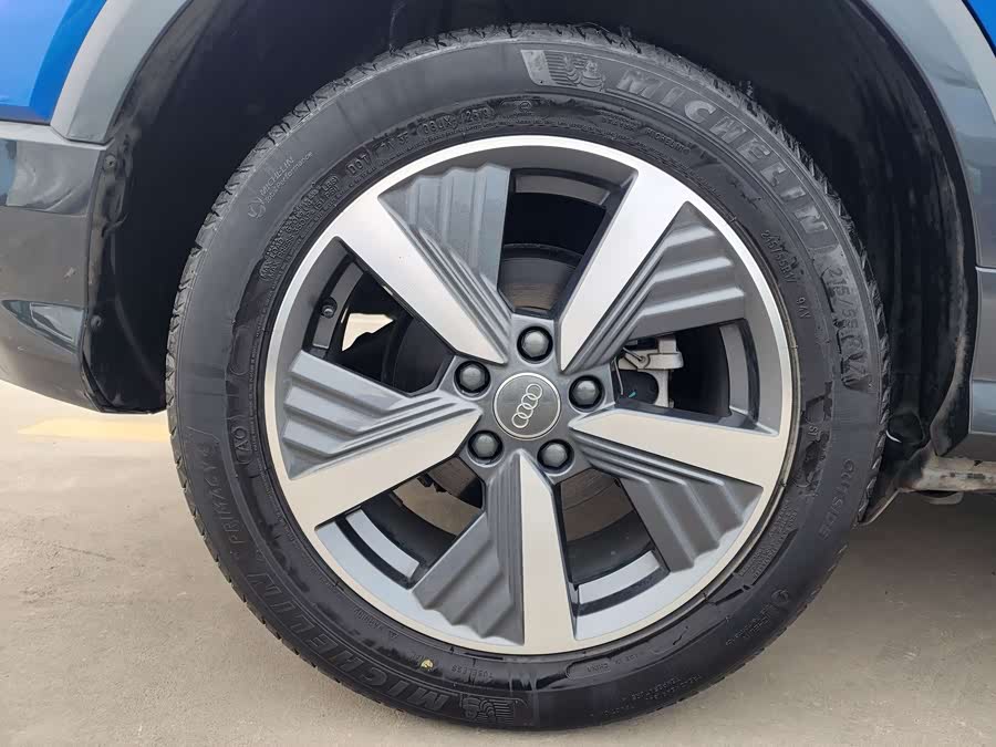 Audi Q2L e-tron 2020 car image #17