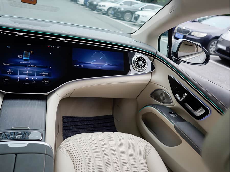 Mercedes-Benz EQS Class 2024 صورة سيارة #17