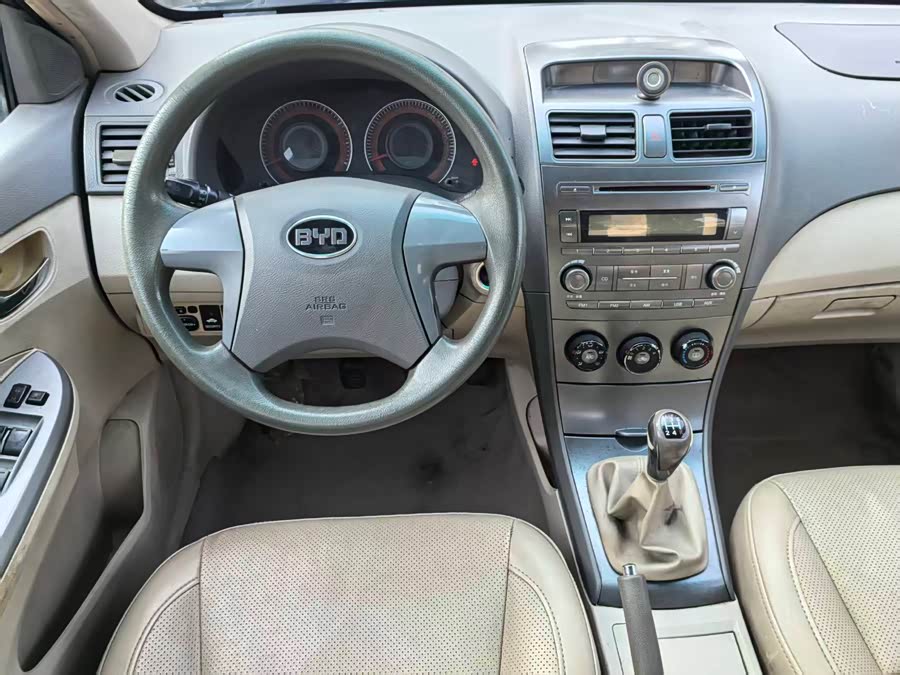 BYD L3 2012 immagine di auto #17