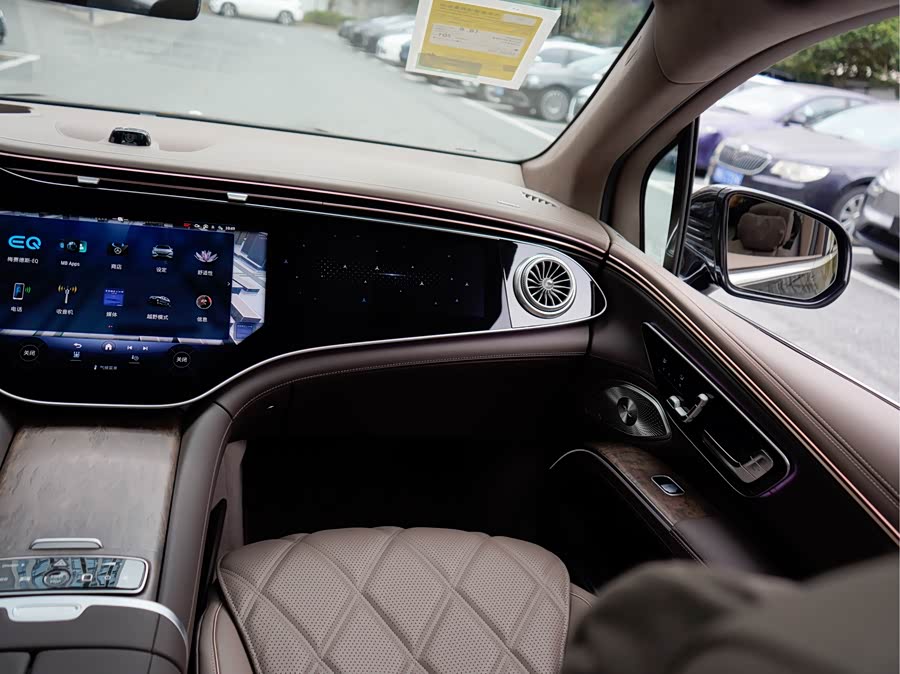 Mercedes-Benz MaybachEQS SUV 2025 immagine di auto #17