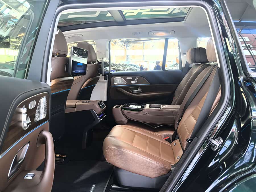 Mercedes-Benz GLS Class 2023 immagine di auto #17