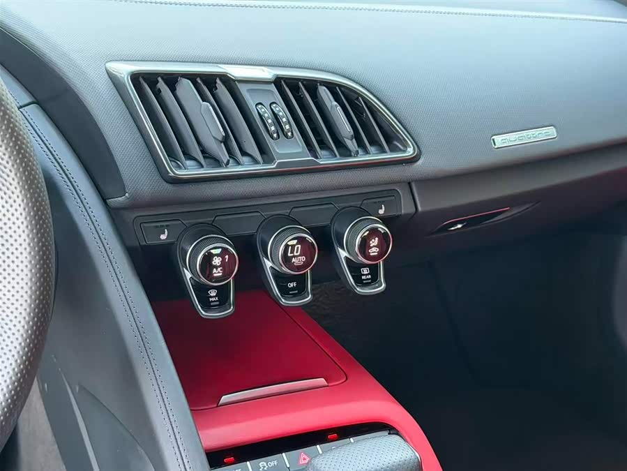 Audi R8 2018 car image #17