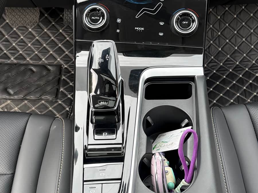 2023 car image #17
