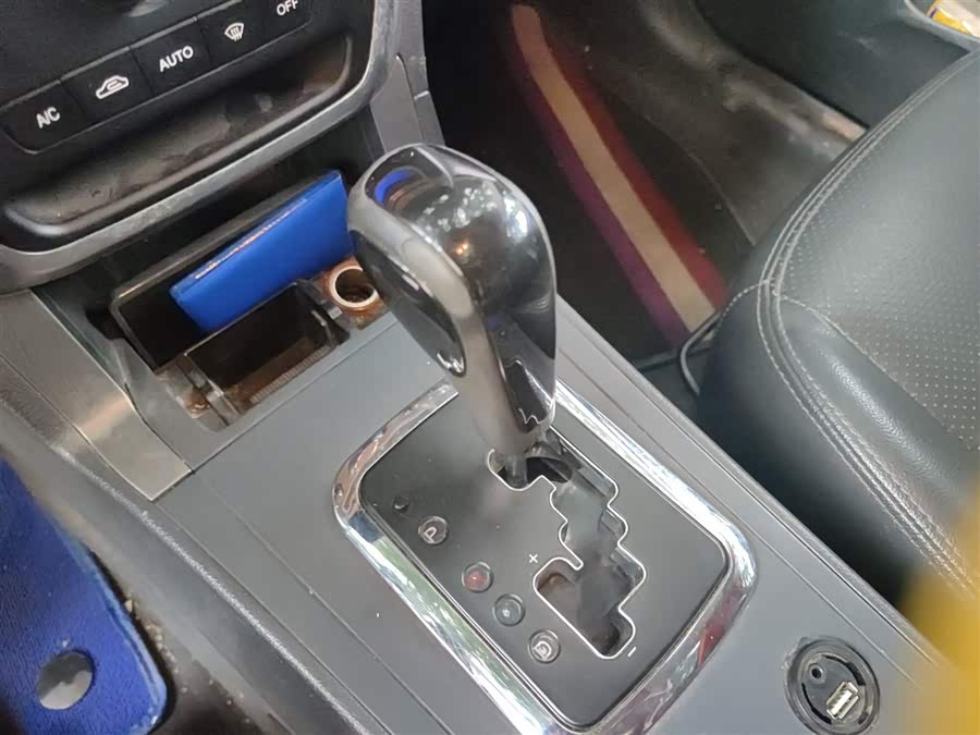 GEELY GX7 2013 car image #17