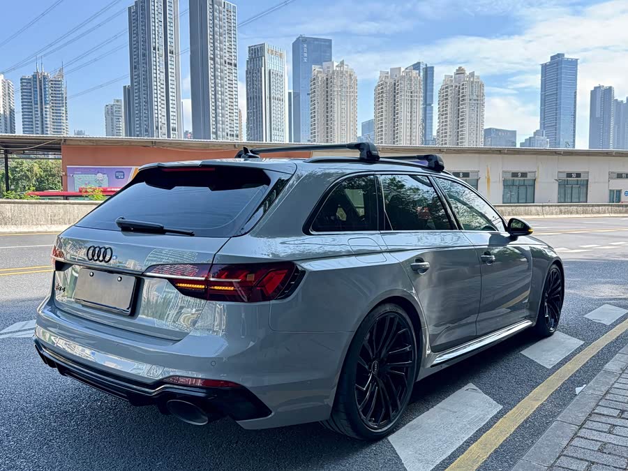 Audi RS 4 2022 immagine di auto #17