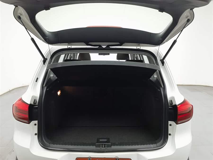 Volkswagen Tiguan 2015 car image #17