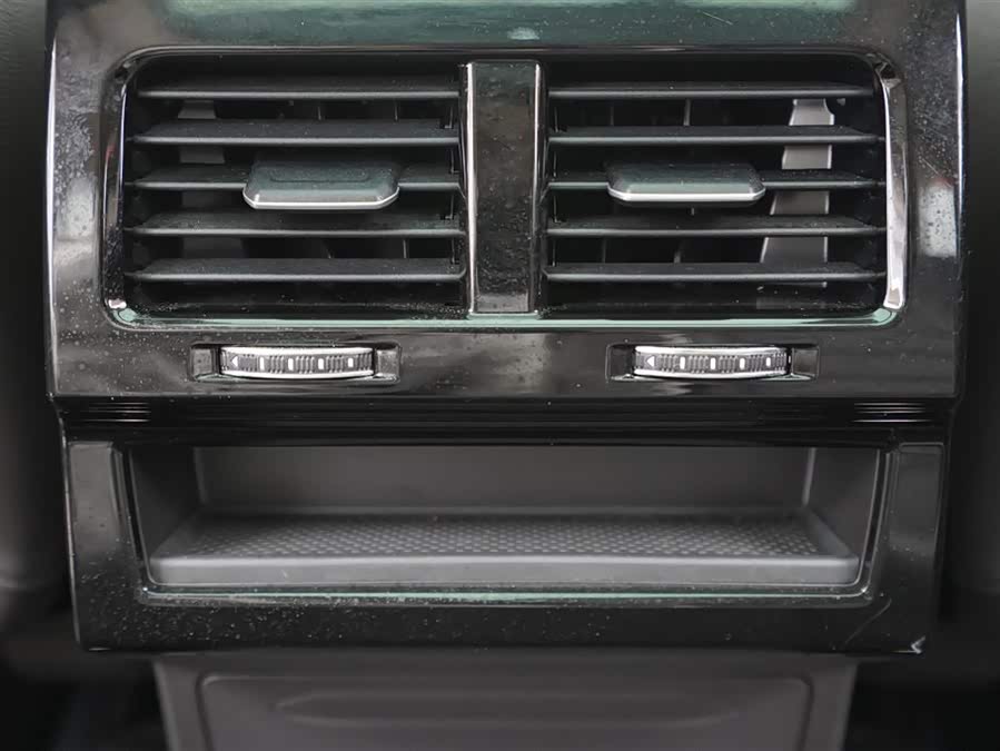 Volkswagen Touareg 2021 car image #17