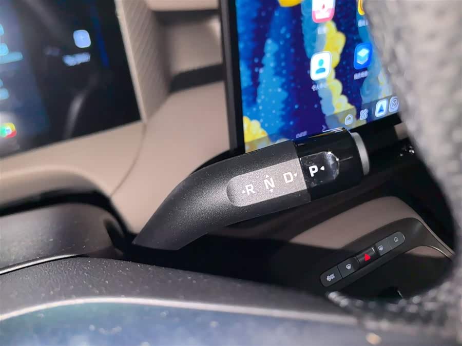 MG ES5 2025 immagine di auto #17