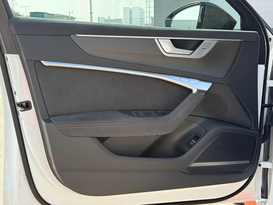 Audi RS 6 2025 car image #17