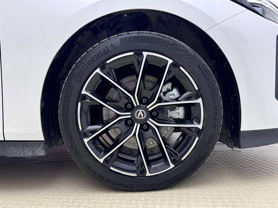 Changan UNI-V iDD 2024 car image #17