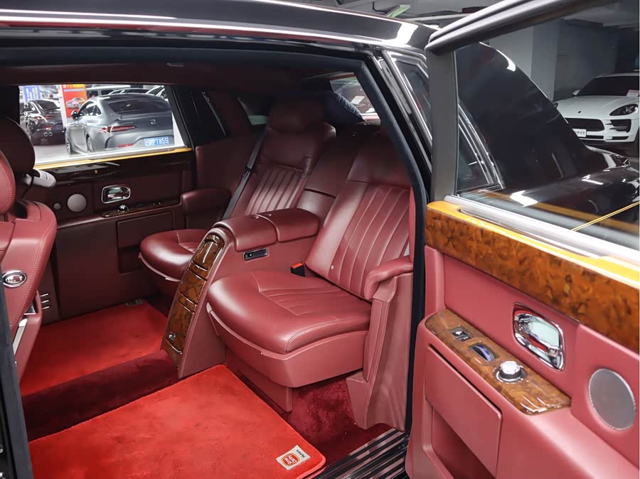 劳斯莱斯 古思特 2021 汽车图片 #17