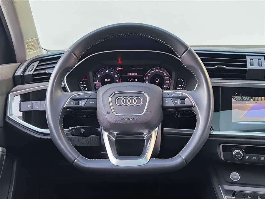 Audi Q3 2020 car image #17