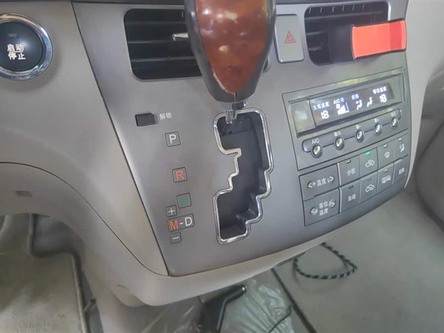 BYD M6 2016 #17 BYD M6 2016 car image #17