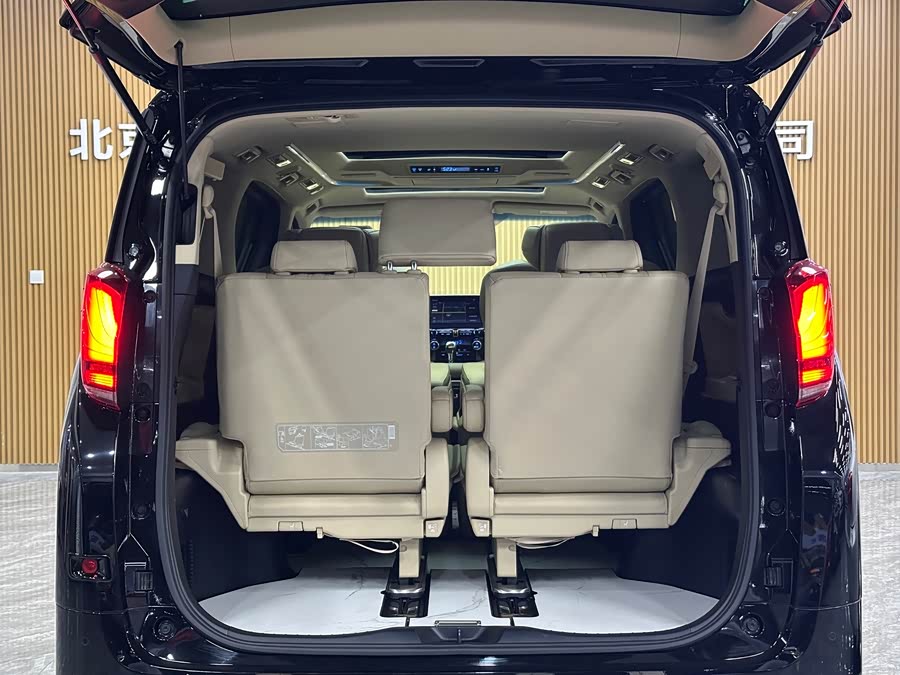 Toyota Alphard 2023 #17 Toyota Alphard 2023 car image #17