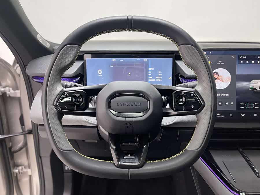 Lynk & Co 08 EM-P 2023 car image #17