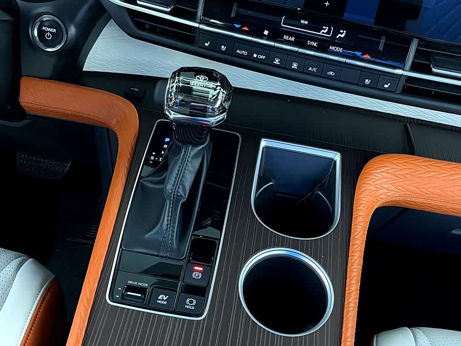 Toyota Granvia 2024 #17 Toyota Granvia 2024 immagine di auto #17