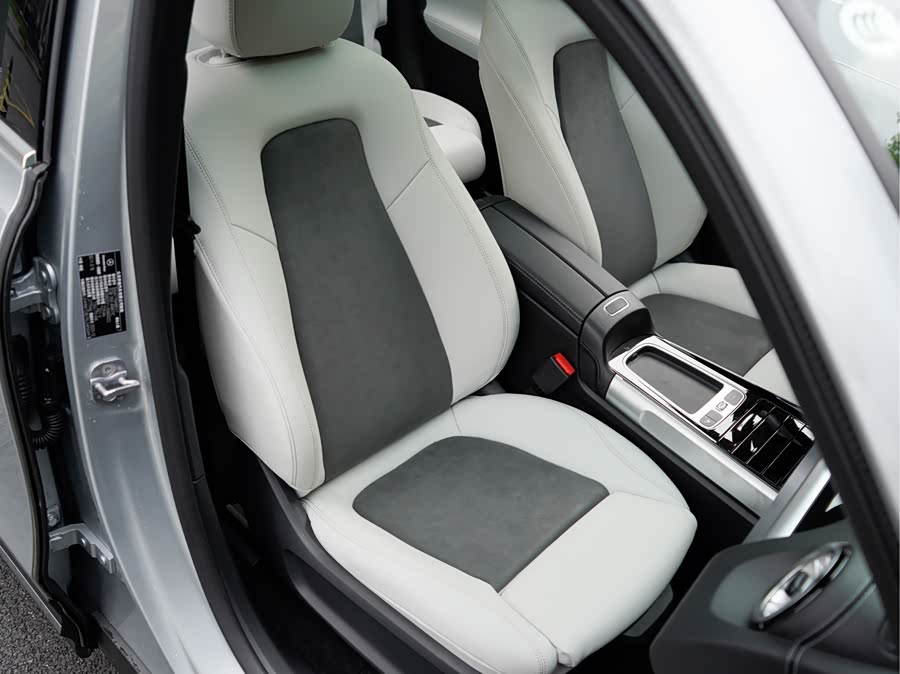 Mercedes-Benz EQB Class 2025 car image #17