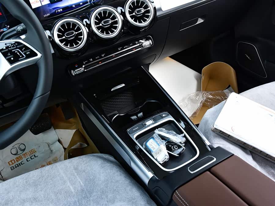 Mercedes-Benz EQB Class 2025 immagine di auto #17