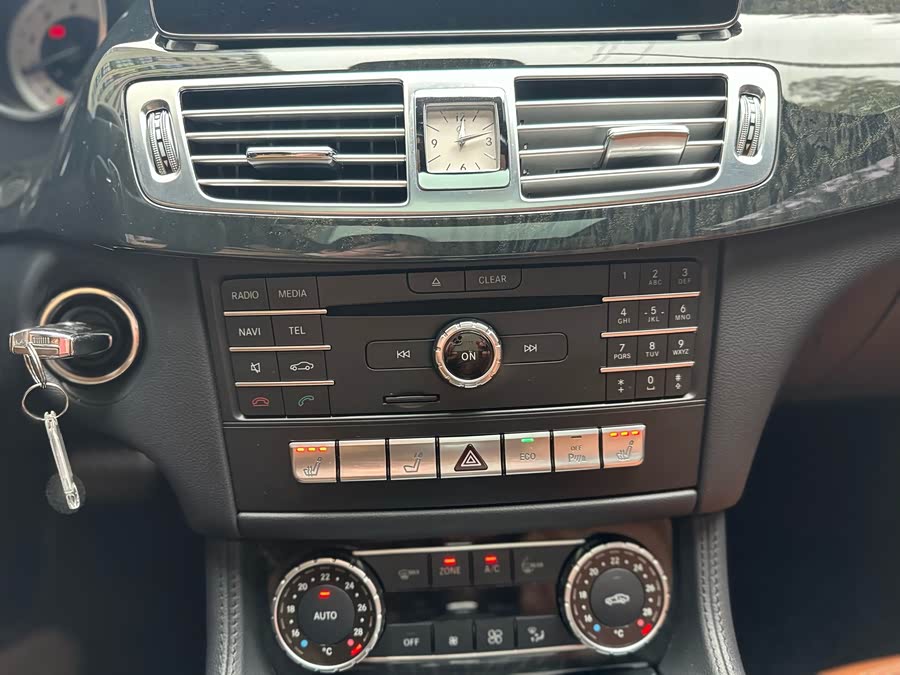 Mercedes-Benz CLS Class 2016 car image #17