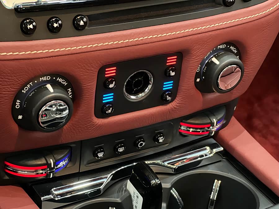 劳斯莱斯 古思特 2018 汽车图片 #17