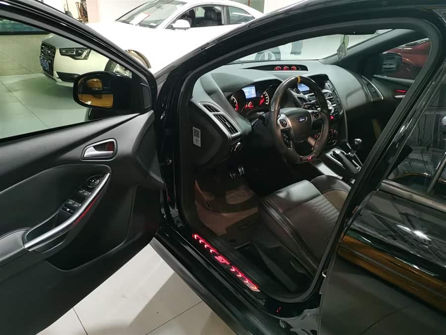 Ford Focus (Imported) 2015 #17 Ford Focus (Imported) 2015 car image #17