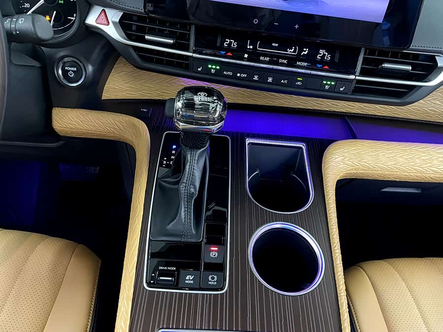 Toyota Granvia 2024 car image #17