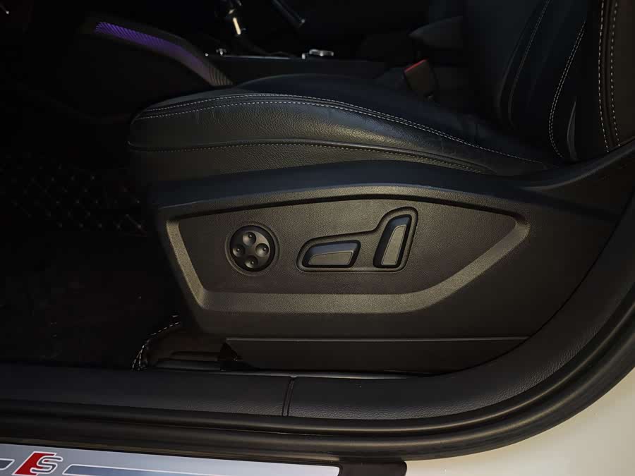 Audi Q2L 2020 car image #17