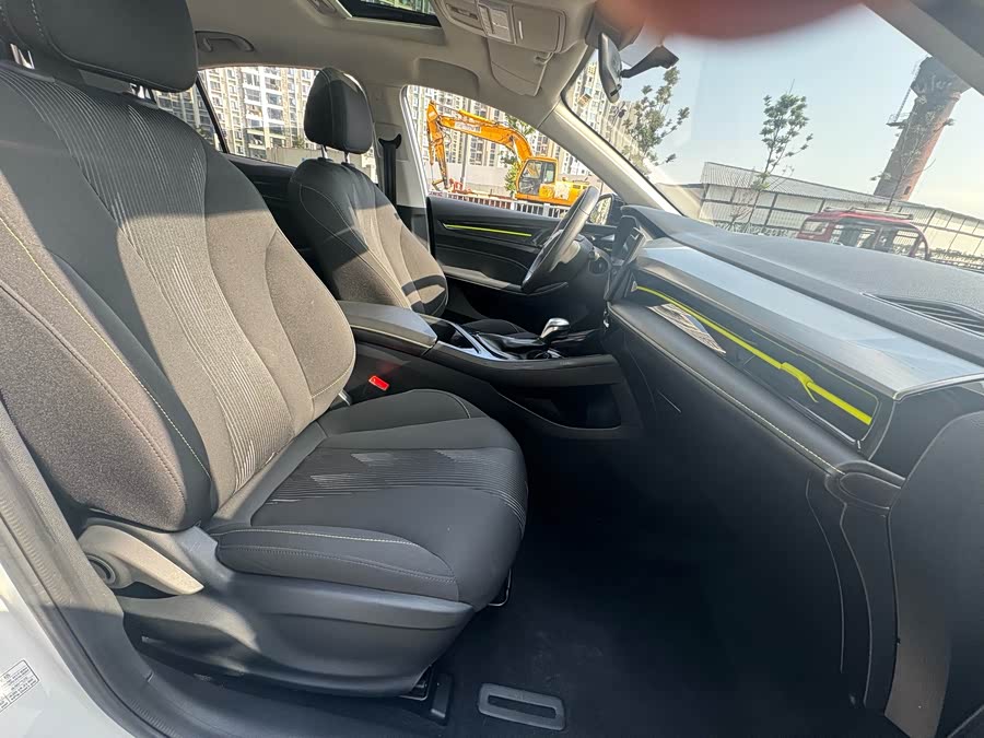 Roewe i5 2023 car image #17