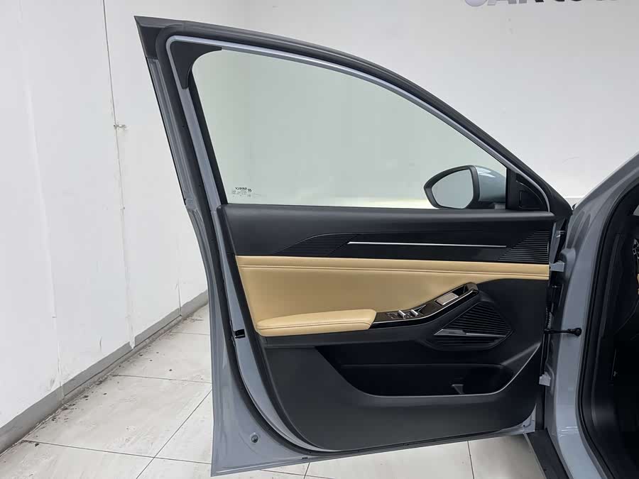 GEELY 2025 car image #17