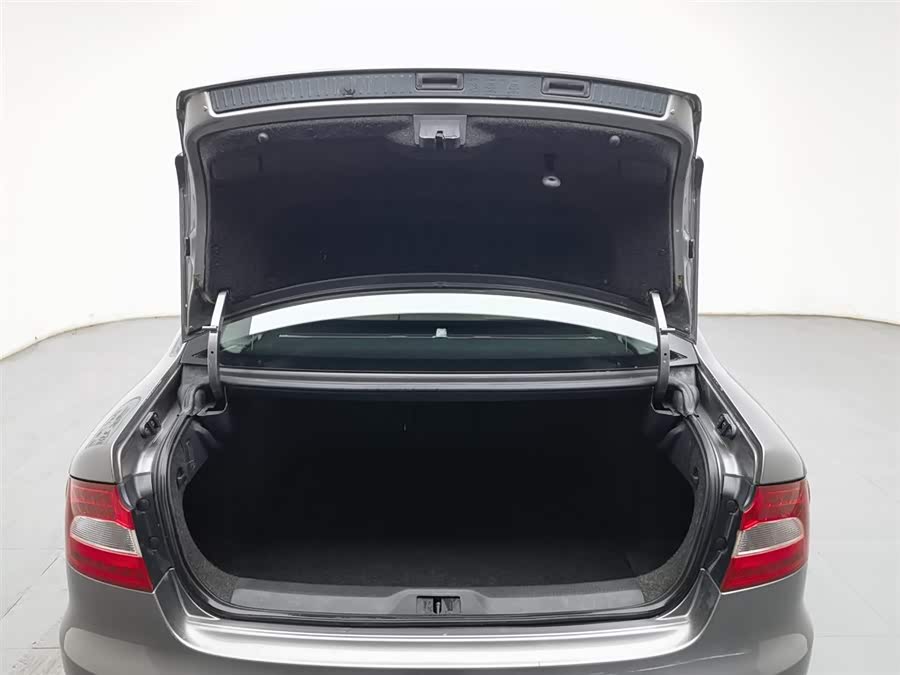 Skoda Superb 2012 immagine di auto #17