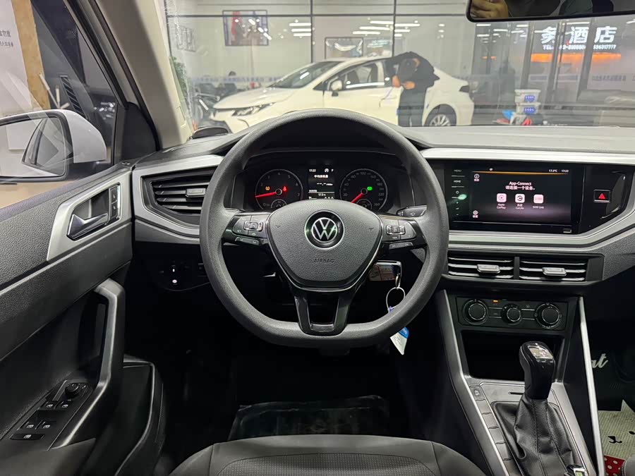 Volkswagen Polo 2021 car image #17