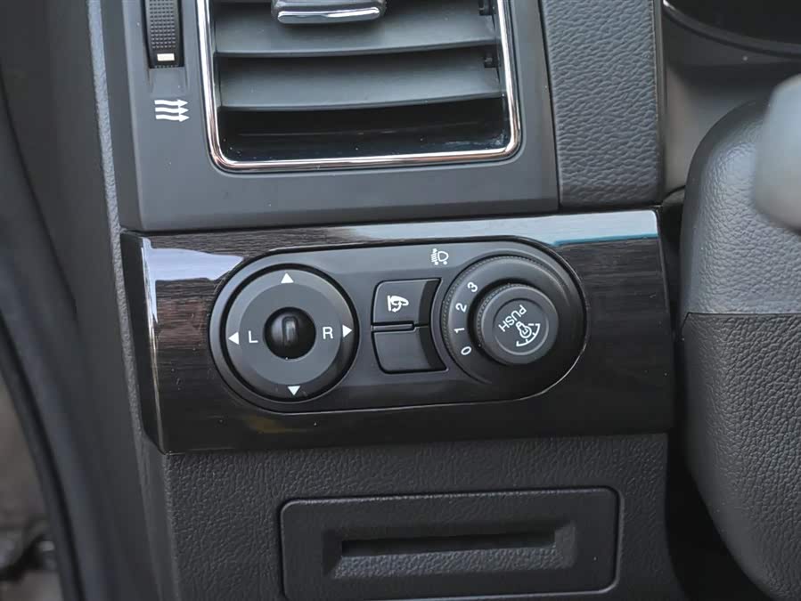 Chevrolet Captiva 2016 imagen de coche #17