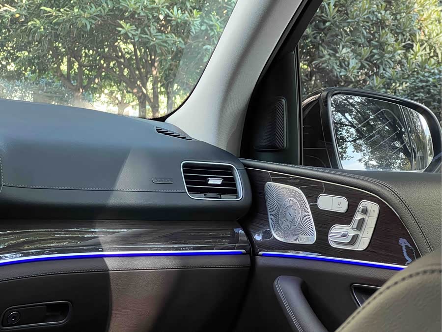 Mercedes-Benz GLS Class 2021 car image #17