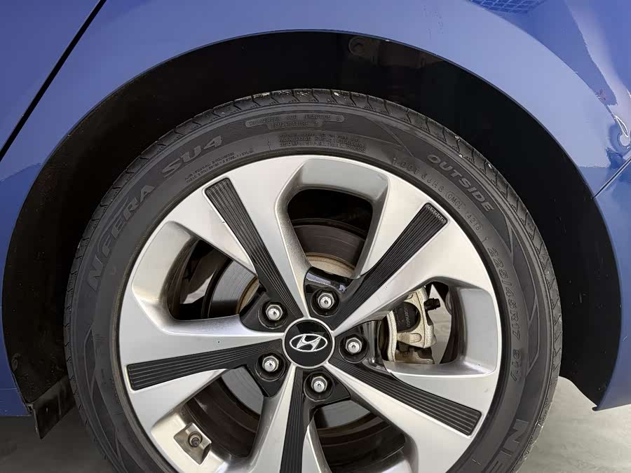 Hyundai Lafesta 2018 car image #17