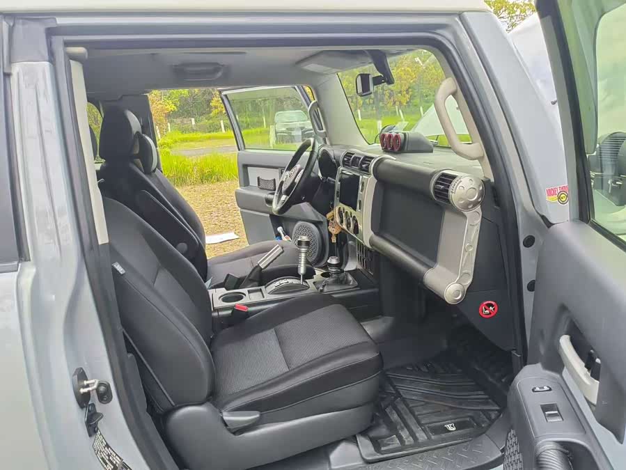 Toyota FJ Cruiser 2018 #17 Toyota FJ Cruiser 2018 car image #17