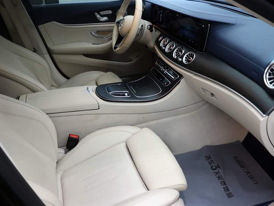 Mercedes-Benz V Class 2020 car image #17