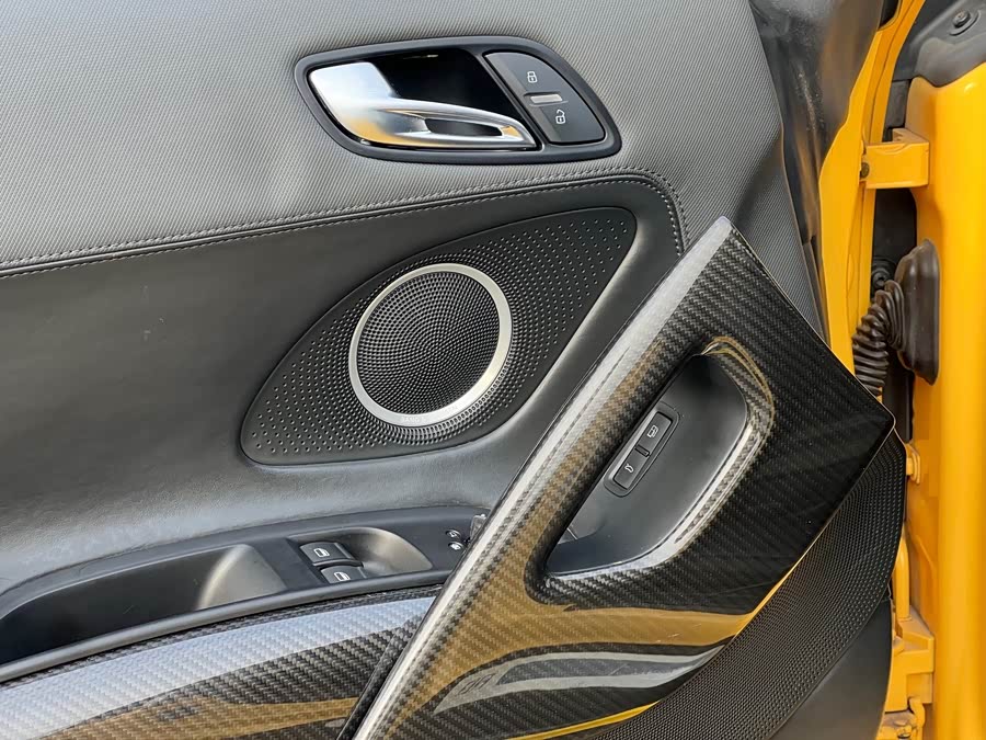 Audi R8 2012 car image #17