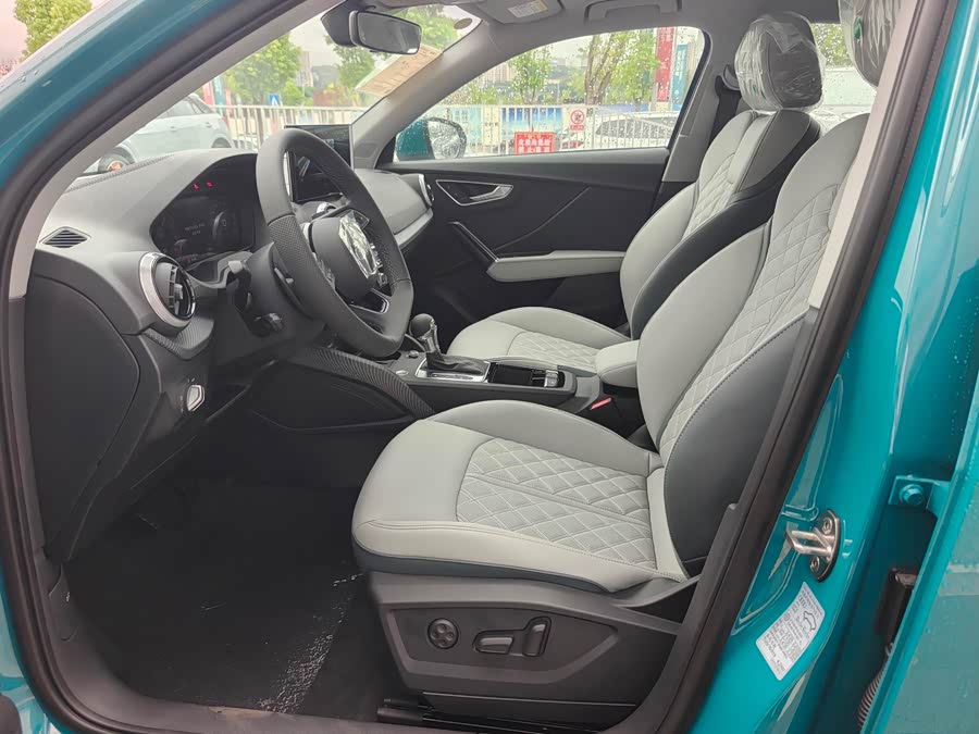 Audi Q2L 2025 car image #17