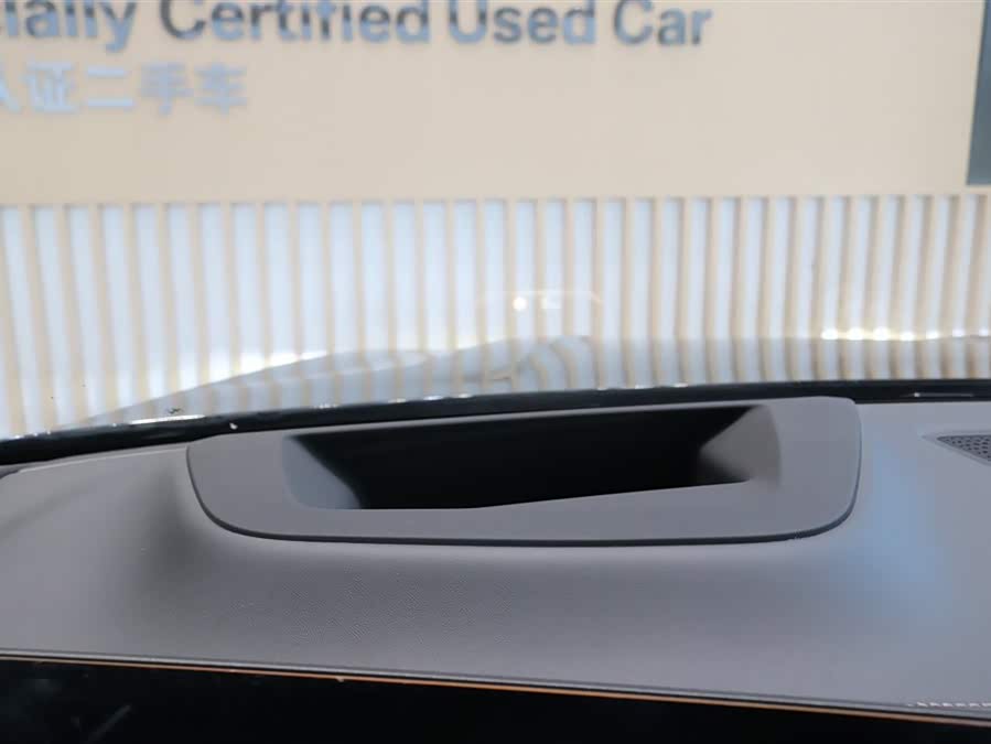 BMW X7 2025 car image #17