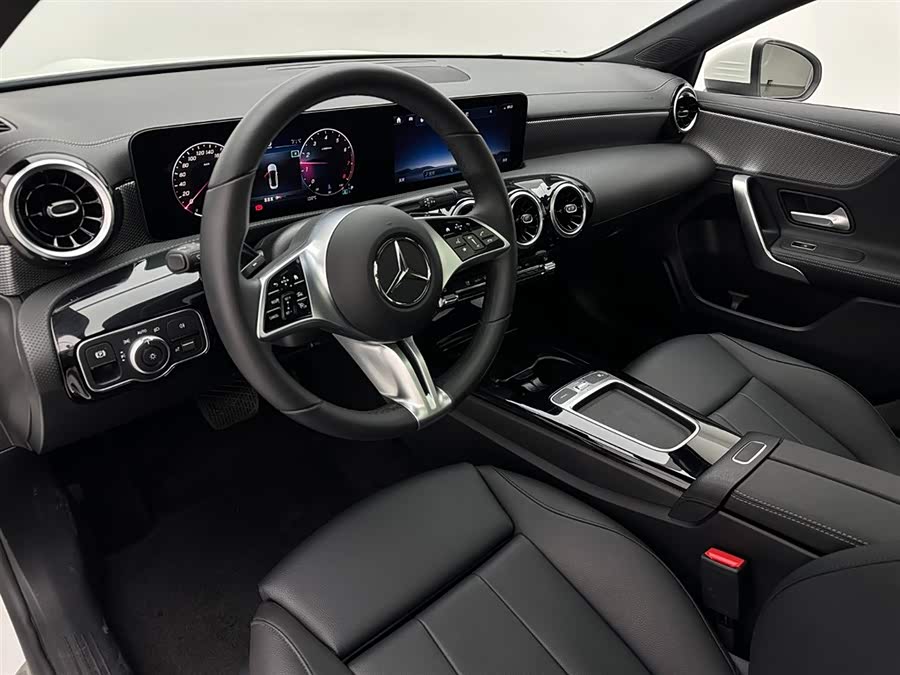 Mercedes-Benz A Class 2024 immagine di auto #17