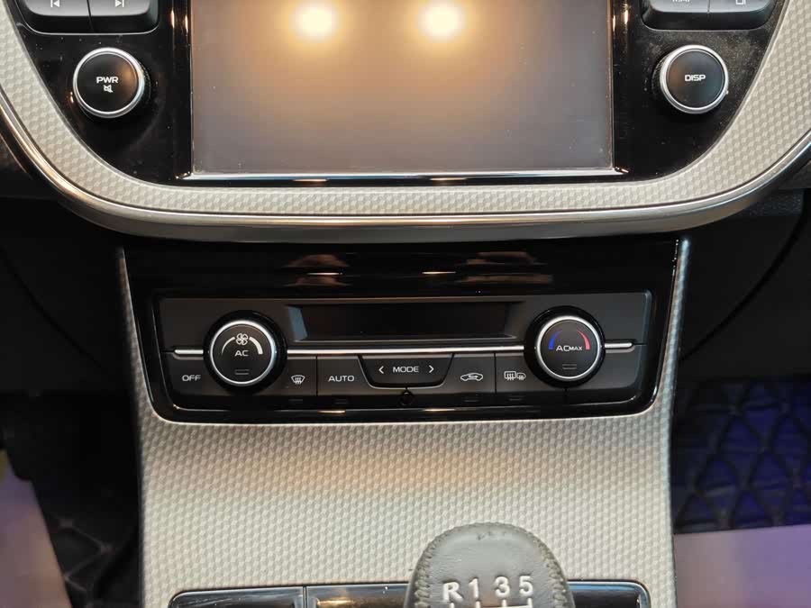 GEELY Emgrand GS 2017 car image #17